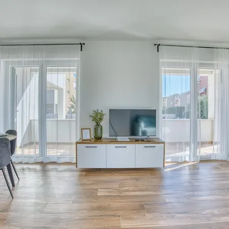 Labar Biograd Na Moru